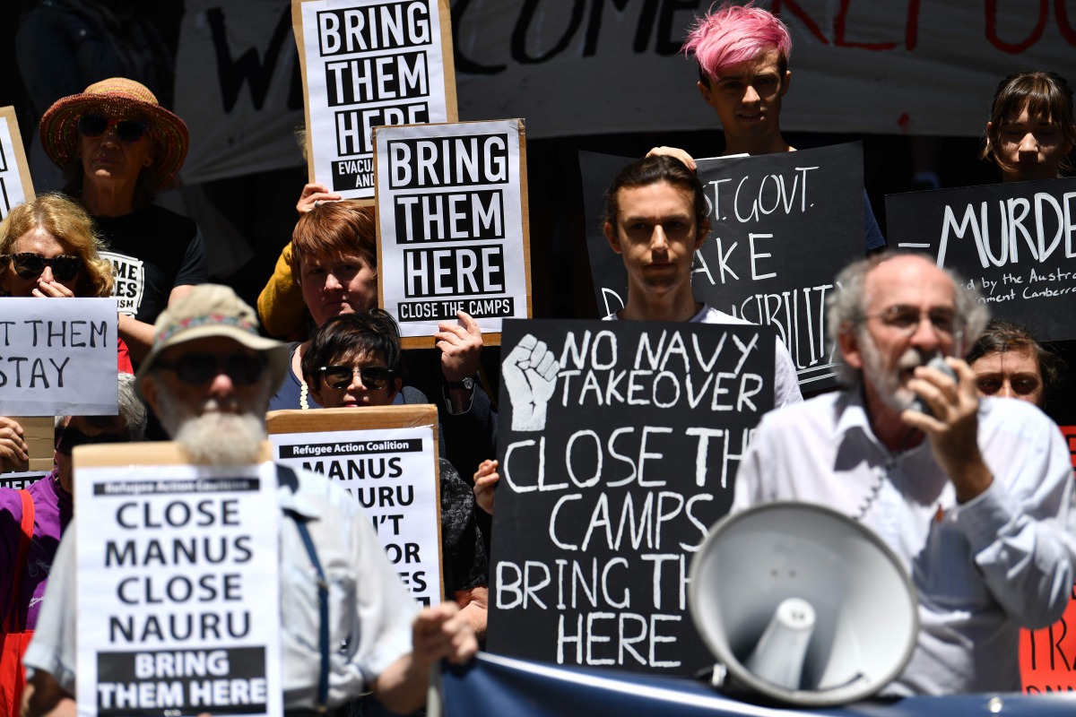 Refugee advocates protest against the closing of asylum-seeker camps in Papua New Guinea, in front of the Sydney Commonwealth government offices on October 31, 2017, as they demand the resettlement of the refugees to Australia. AFP / SAEED KHAN