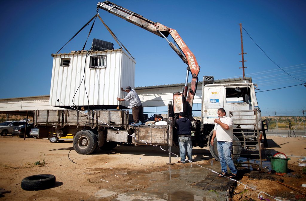 A container, which was used by Hamas security forces, is removed at Erez crossing, in the northern Gaza Strip November 1, 2017. (Reuters/Mohammed Salem)