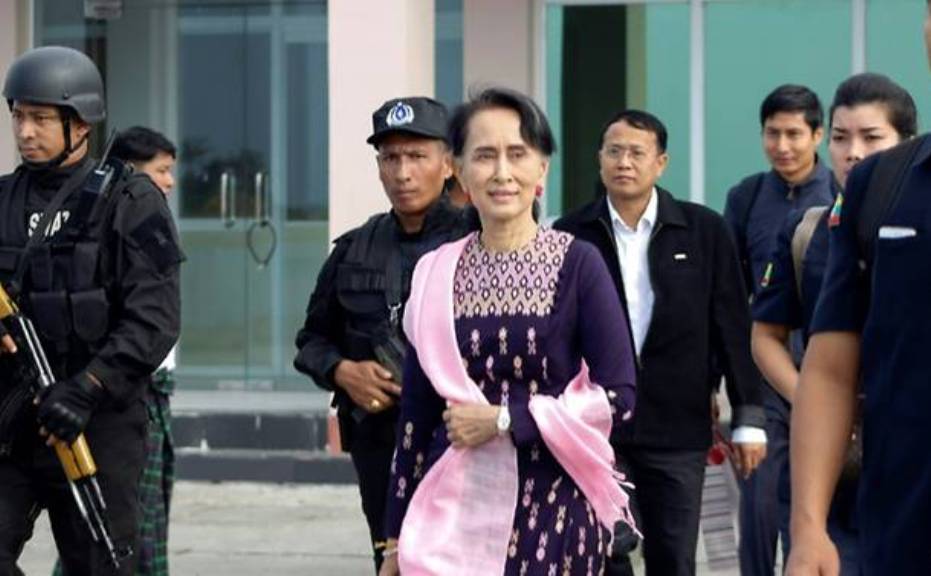 Myanmar State Counselor Aung San Suu Kyi visited Sittwe in restive Rakhine state on Nov 2, 2017. (Photo: AFP/STR).