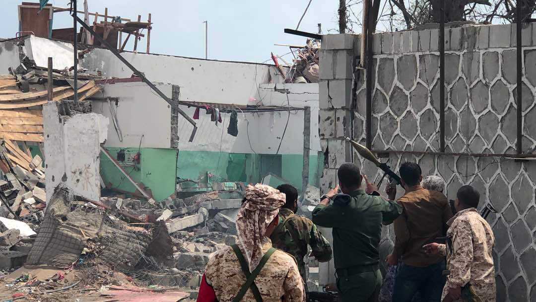 Yemeni men and security forces inspect the site of a suicide bombing in the southern port city of Aden, on November 5, 2017. AFP
