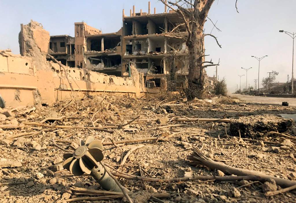 A picture shows the damage in the eastern Syrian city of Deir Ezzor during a military operation by government forces against Islamic State (IS) group jihadists on November 4, 2017.   AFP / STRINGER