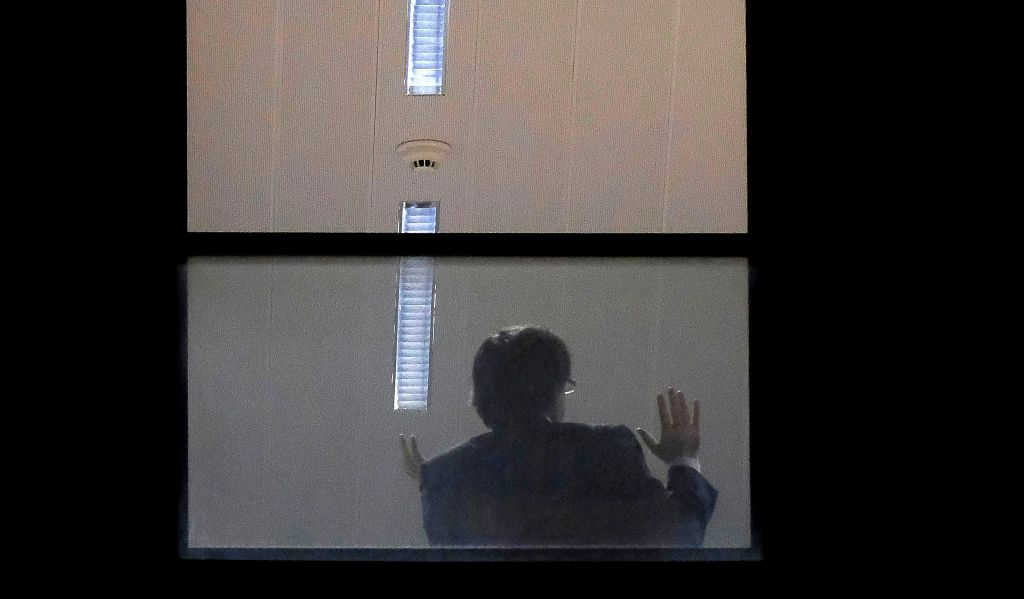 Carles Puigdemont gestures inside the public prosecutor's office in Brussels, on November 5, 2017. AFP /NICOLAS MAETERLINCK
