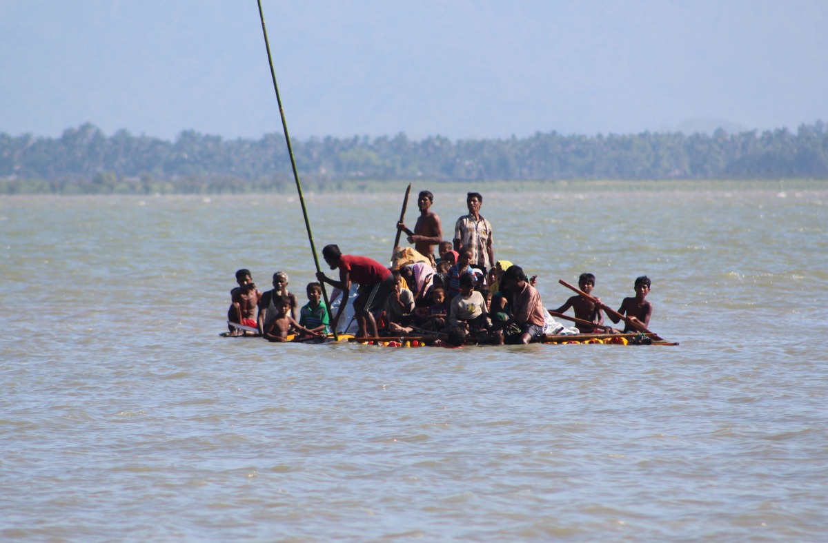 Rohingya Muslim refugees use a makeshift raft to travel from Myanmar to Bangladesh at Sha Porir Dwip in the Bangladeshi district of Teknaf on November 8, 2017. AFP