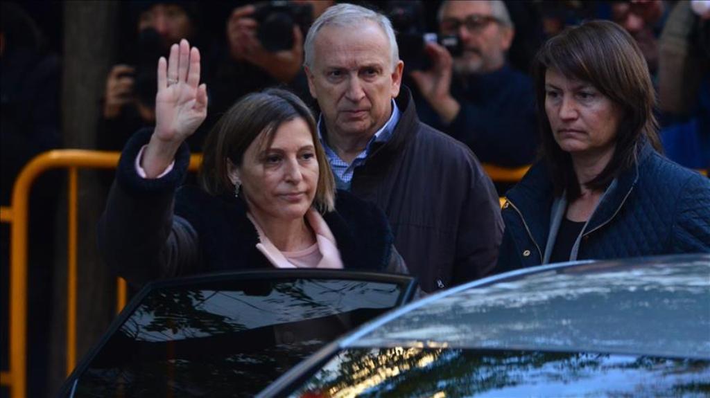 Former speaker of Catalonia's dissolved parliament Carme Forcadell (L) gestures as she arrives at the Supreme Court in Madrid, Spain on November 9, 2017 to be questioned over her role in Catalonia's independence drive. ( Juan Carlos Rojas - Anadolu Agency