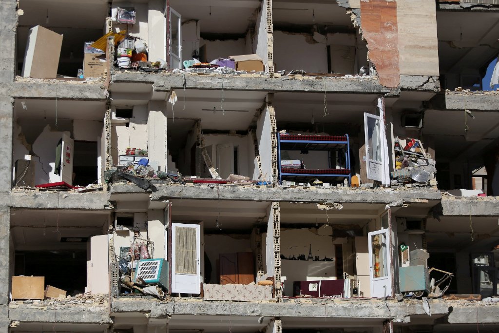 A damaged building is seen following an earthquake in Sarpol-e Zahab county in Kermanshah, Iran November 13, 2017. REUTERS/Tasnim News Agency 