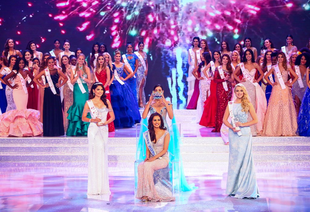 Miss India Manushi Chhillar is crowned as Miss World next to first runner-up Miss Mexico Andrea Meza and second runner-up Miss England Stephanie Hill at the Miss World pageant in Sanya, Hainan province, China November 18, 2017. REUTERS/Stringer 