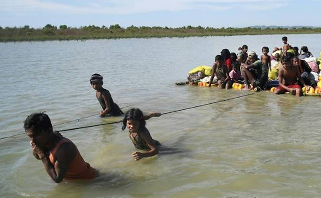 More than 600,000 Rohingya refugees have fled to neighbouring Bangladesh in two-and-a-half months. (AFP/Dibyangshu SARKAR).