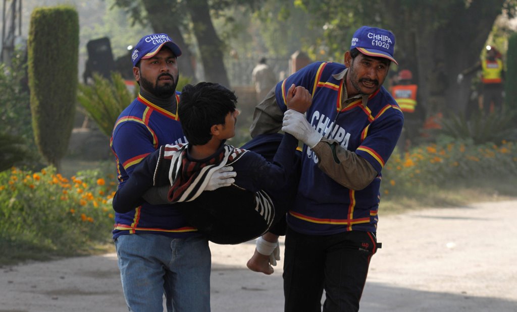 Rescue workers assist an injured student from the shooting at Directorate of Agriculture Institute in Peshawar, Pakistan December 1, 2017. Reuters/Fayaz Aziz
