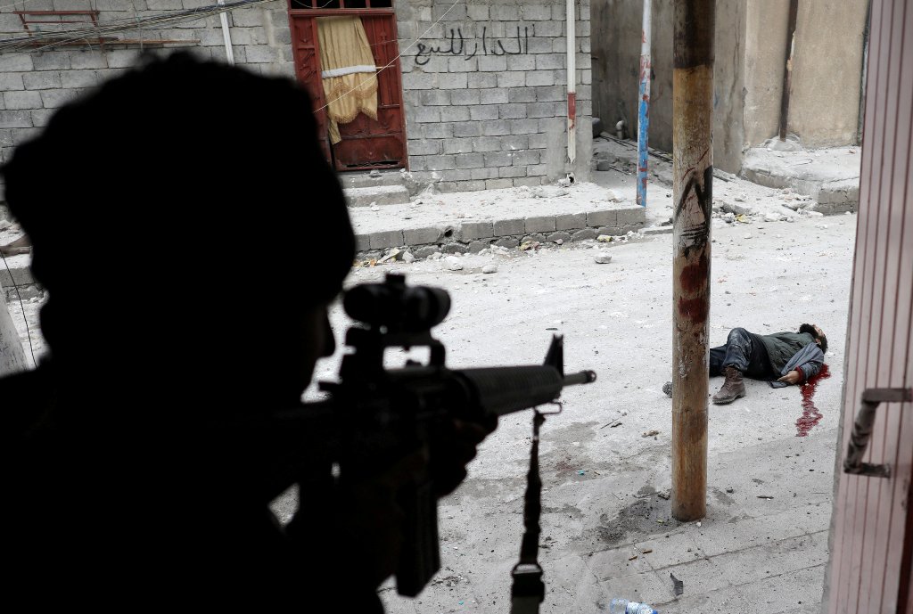 A file photo of an Iraqi special forces soldier shot dead an Islamic State suicide bomber in Mosul, Iraq, March 3, 2017. REUTERS/Goran Tomasevic/File Photo