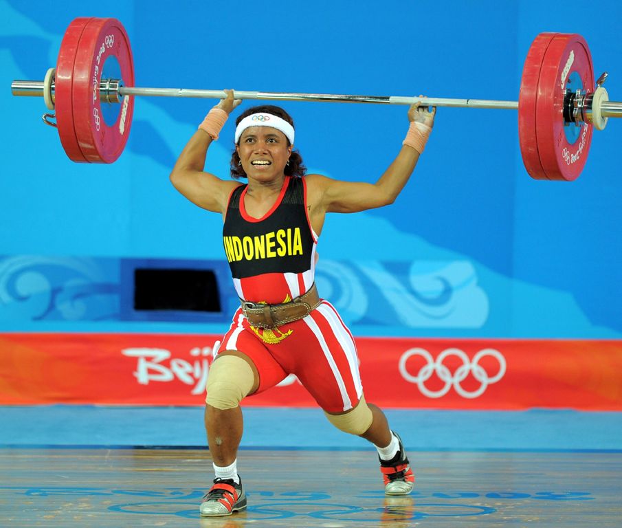 (FILES) This file picture taken on August 10, 2008 shows Raema Lisa Rumbewas of Indonesia failing a lift in the women's 53 kg group A weightlifting event during the 2008 Beijing Olympic Games at the Beijing University of Aeronatics and Astronautics Gymnas