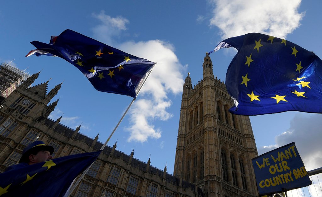An anti-Brexit protestor flies flags near the Houses of Parliament in London, Britain, December 8, 2017. (REUTERS/Toby Melville)
