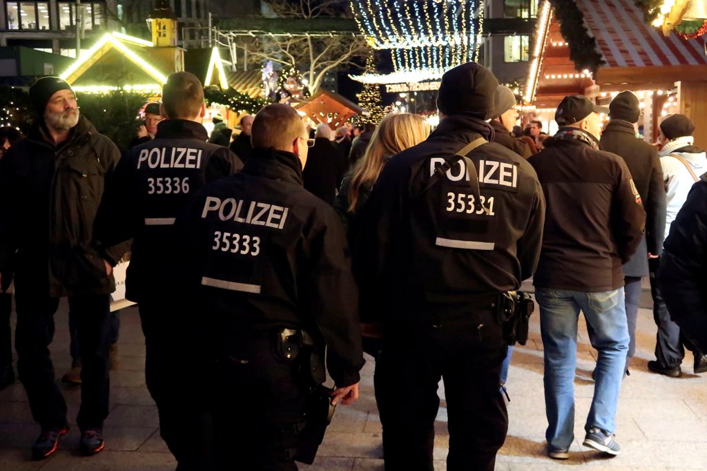 Police patrols at a Christmas market on Breitscheidplatz square on the eve of the one year anniversary of a truck attack that killed 12 people and injured many others, in Berlin, Germany December 18, 2018. REUTERS/Fabrizio Bensch.