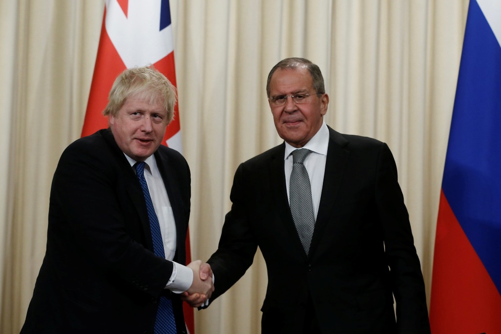 Britain's Secretary of State for Foreign and Commonwealth Affairs Boris Johnson (L) and Russian Foreign Minister Sergei Lavrov (R) shake hands during their joint press conference in Moscow, Russia, on December 22, 2017. ( Sefa Karacan - Anadolu Agency )
