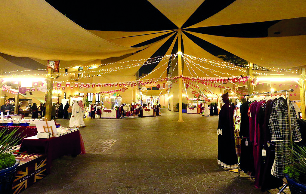 Bedaya Center for Entrepreneurship and Career held the “Souq Maqtoora: National Day Edition”- the first rotating market in the country in connection with National Day celebrations. The event began on December 12, 2017 and will run till March 2018 at Katar