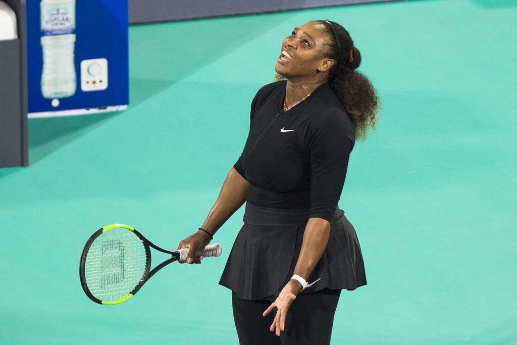 Serena Williams of the US reacts after losing a point to Jelena Ostapenko of Latvia during the Mubadala World Tennis Championship 2017 match in Abu Dhabi, on December 30, 2017. / AFP / NEZAR BALOUT