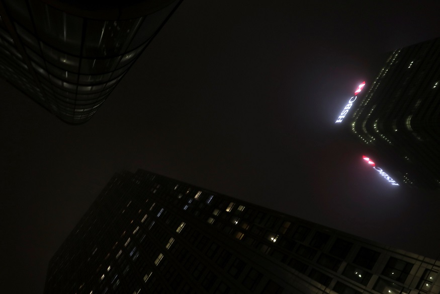 The HSBC Bank London headquarters is seen in low cloud early morning in London's Canary Wharf financial district, London, Britain January 11, 2018. REUTERS/Russell Boyce

