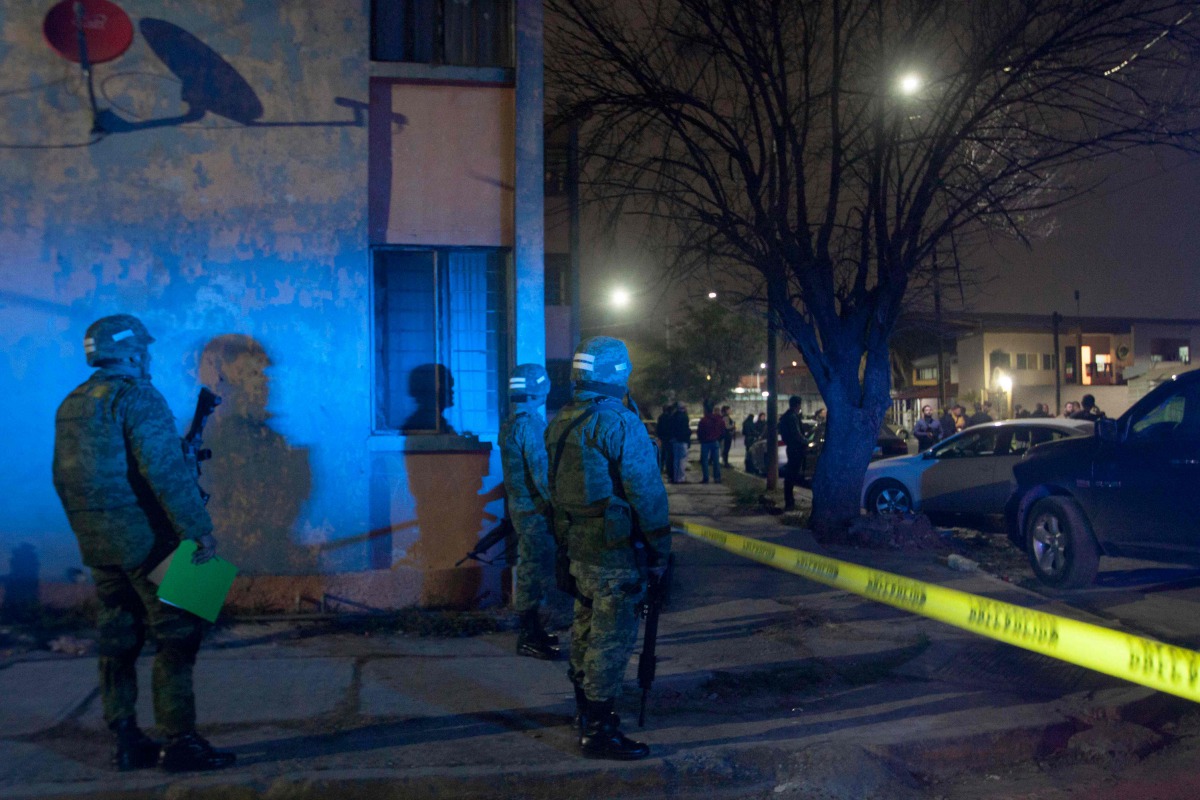 Memers of the Mexican army patrol the area where seven people were killed inside a house, while they were watching a soccer game in Monterrey, Mexico on January 28, 2018. / AFP / Julio Cesar Aguilar