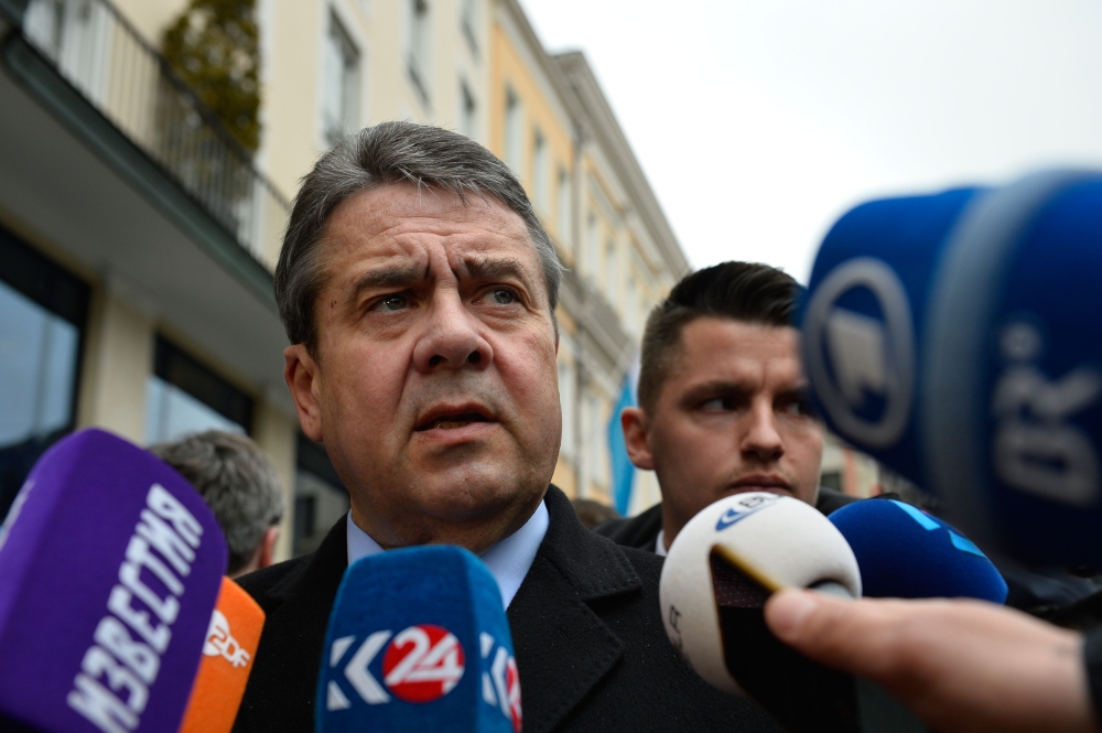 German Vice Chancellor and Foreign Minister Sigmar Gabriel gives a statement in front of the Bayerischer Hof hotel in Munich, southern Germany, venue of the 54th Munich Security Conference, on February 16, 2018. AFP / Thomas Kienzle 