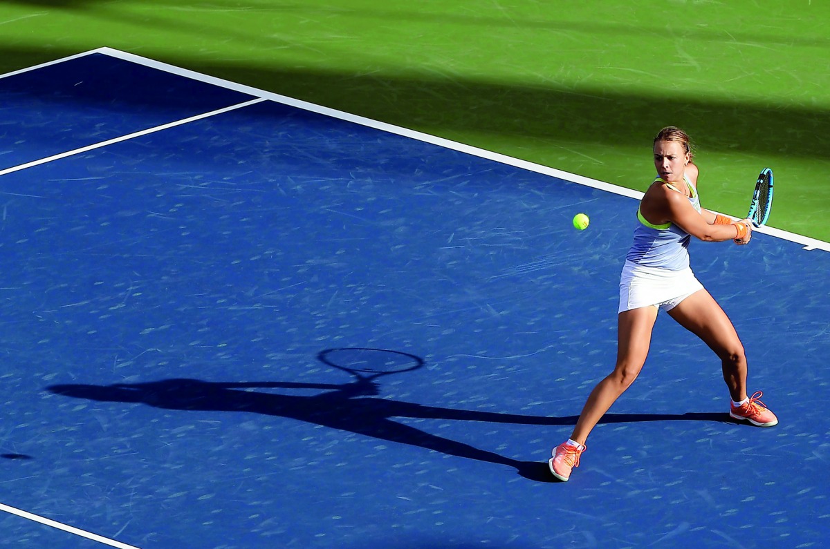 Estonia's Anett Kontaveit returns the ball to Samantha Stosur of Australia during day two of the WTA Dubai Duty Free Tennis Championship at the Dubai Tennis Stadium on February 20, 2018. AFP / Karim Sahib
