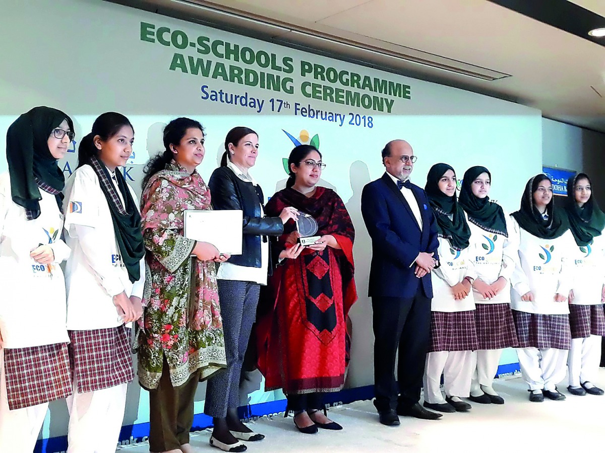 The students and staff of PISQ with the CEO of Doha Bank, Dr. R Seetharaman, after receiving the ECO-Star Trophy. 