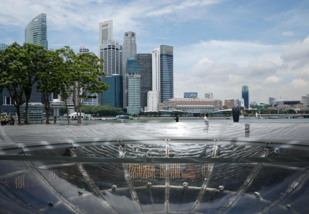 File photo of people passing the skyline of Singapore October 11, 2017. REUTERS/Edgar Su 