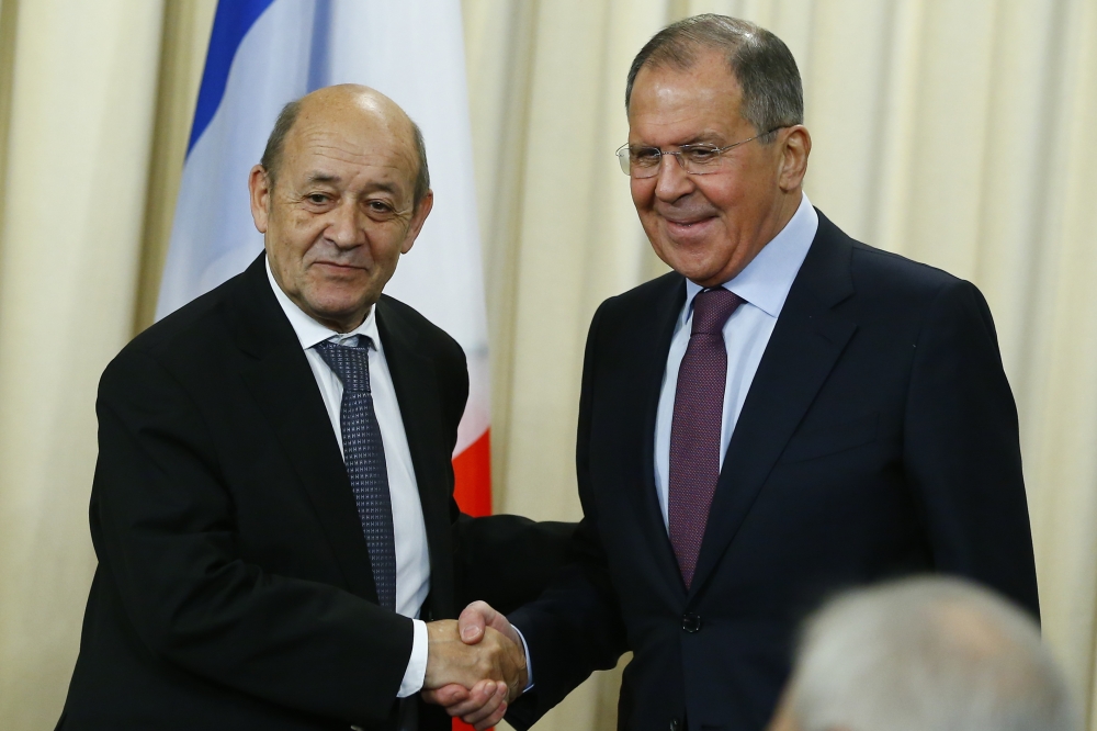 French Minister for Foreign and European Affairs Jean-Yves Le Drian (L) and Russian Foreign Minister Sergei Lavrov (R) shake hands during a joint press conference in Moscow, Russia, on February 27, 2018. (Sefa Karacan / Anadolu Agency)