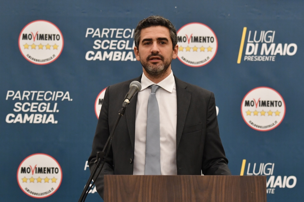 Riccardo Fraccaro, member of the Five Star Movement (M5S) speaks to journalists early on March 5, 2018 after the closure of the polling stations in Rome. AFP / Andreas Solaro 
 