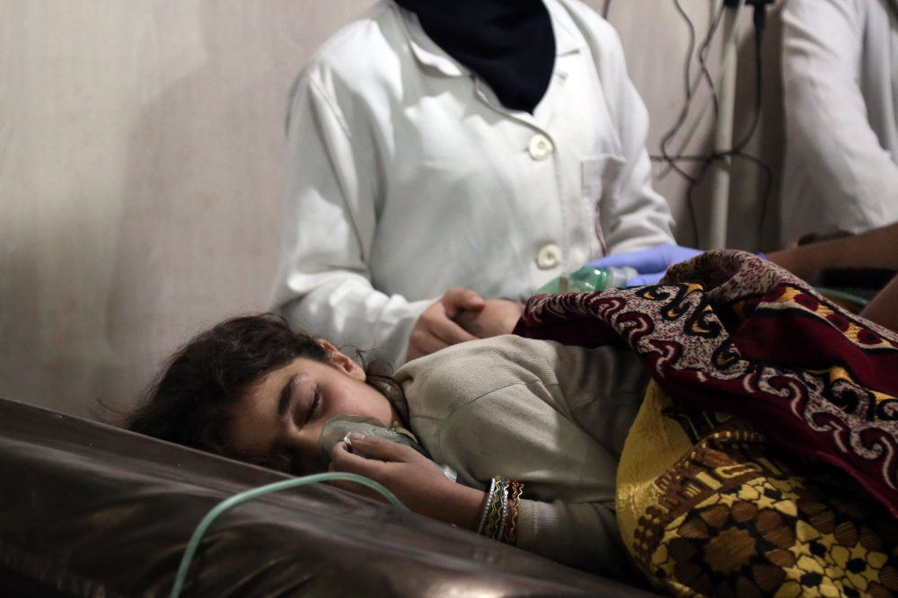 A Syrian girl receives treatment for breathing difficulties at a clinic in Syria's Eastern Ghouta on March 7, 2018, after regime air strikes. AFP / Ammar SULEIMAN