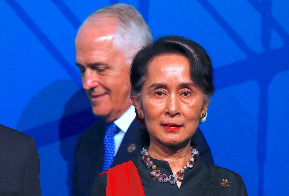 Australia's Prime Minister Malcolm Turnbull walks behind Myanmar's State Counsellor Aung San Suu Kyi during the Leaders Welcome and Family Photo at the one-off summit of 10-member Association of Southeast Asian Nations (ASEAN) in Sydney, Australia, March 
