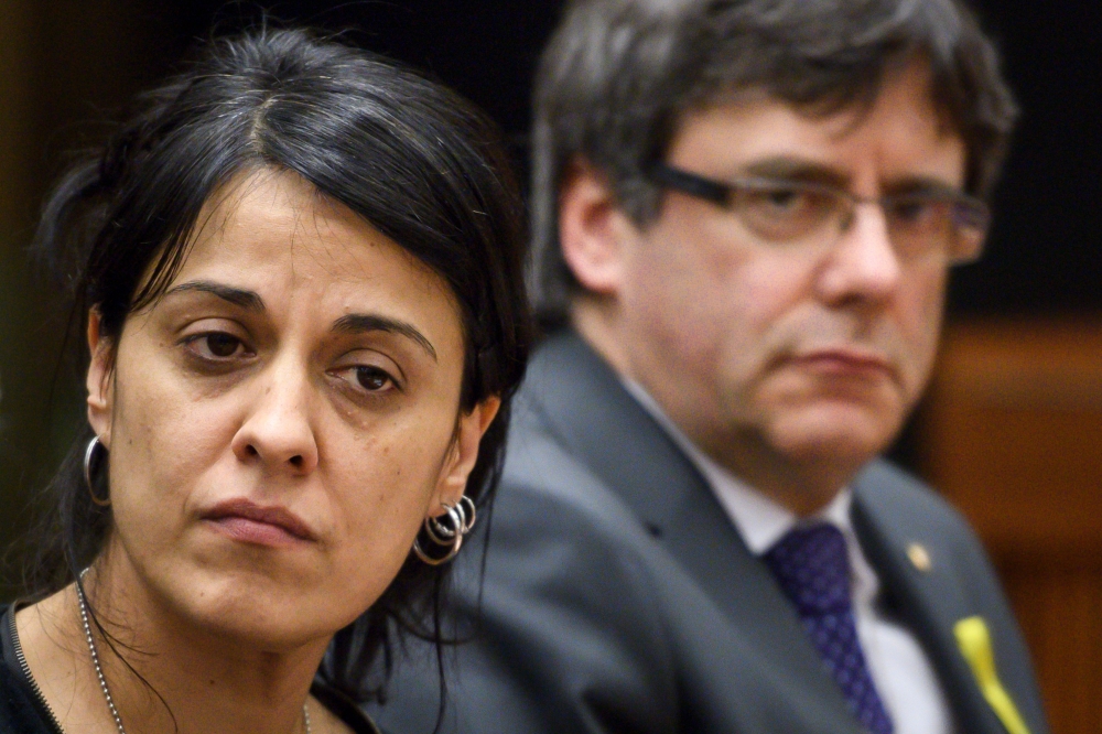 Swiss exiled pro-independence former member of the Catalan parliament Anna Gabriel (L) and pro-independence Catalonia's deposed leader Carles Puigdemont (R) attend a side event of the United Nations Human Rights Council on March 19, 2018 in Geneva.  AFP /