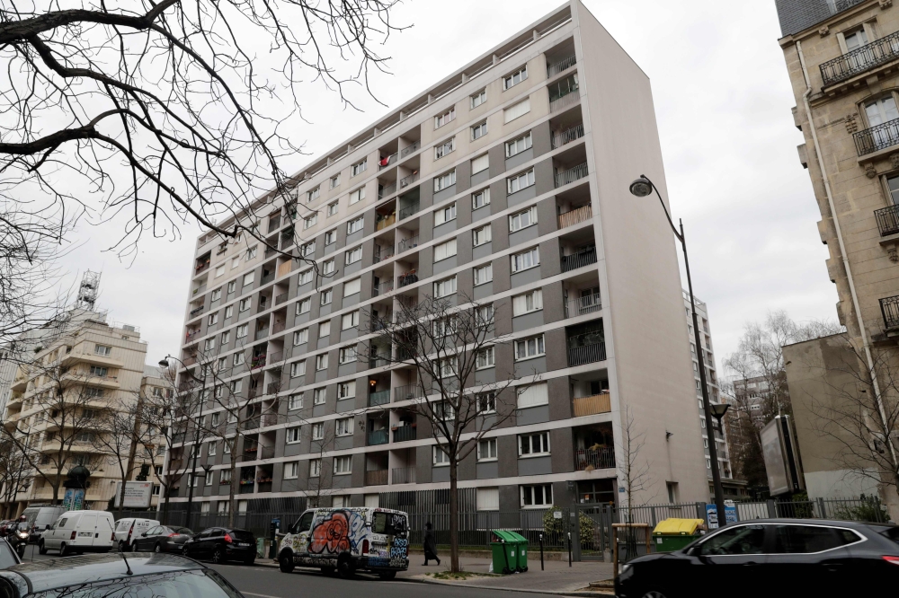 This general view shows an apartment block in the 11th arrondisement of Paris on March 26, 2018, where the alleged murder of an 85-year-old Jewish woman took place.  / AFP / Thomas Samson 