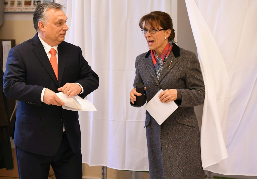 Hungarian Prime Minister Viktor Orban (L) and his wife Aniko Levai(R) vote at a polling station located ina school in Budapest on April 8, 2018. AFP / Attila Kisbenedek 