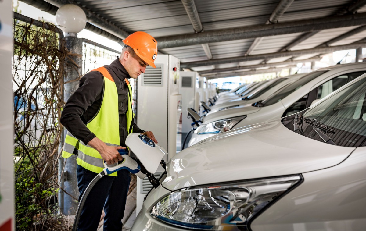 Nissan, Enel and Nuvve operate a commercial vehicle-to-grid hub in Denmark. (Source: Nissan Motor)