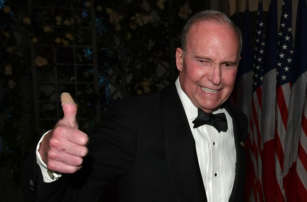 White House economics advisor Larry Kudlow arrives in the “Booksellers Area” of the White House to attend a state dinner honoring France's President Emmanuel Macron on April 24, 2018 in Washington, DC. AFP / Mandel Ngan