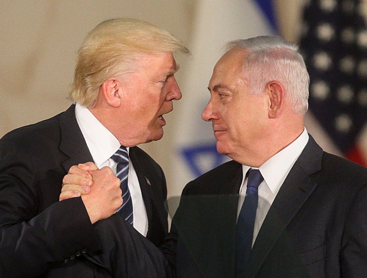 US President Donald Trump and Israel Prime Minister Benjamin Netanyahu shaking hands after delivering a speech at the Israel Museum in Jerusalem on May 23, 2017. (AFP / Gil Cohen-Magen) 