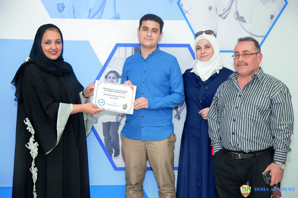 Dr Sheikha Aisha bint Faleh Al Thani presenting awards to the outstanding students.