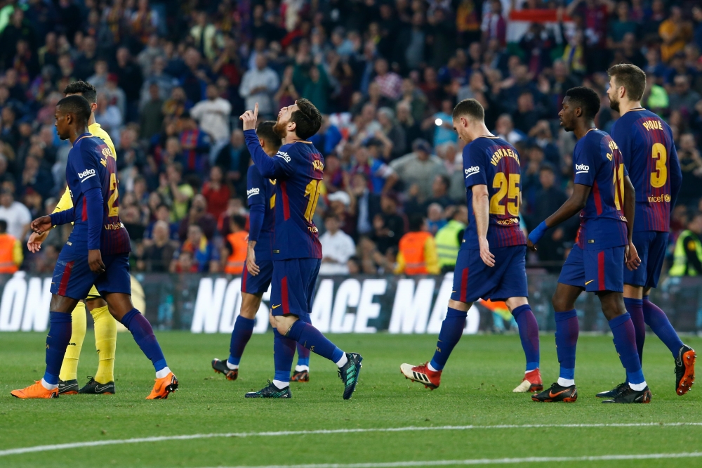:Barcelona's Argentinian forward Lionel Messi (C) celebrates with teammates after scoring a goal during the Spanish league football match between Barcelona and Villarreal at the Camp Nou Stadium in Barcelona on May 9, 2018. / AFP / Pau Barrena