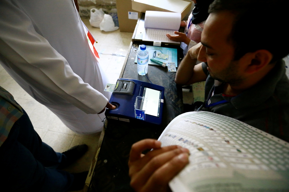 An Iraqi man casts his vote at a polling station during the parliamentary election in the Sadr city district of Baghdad, Iraq May 12, 2018. REUTERS/Thaier al-Sudani