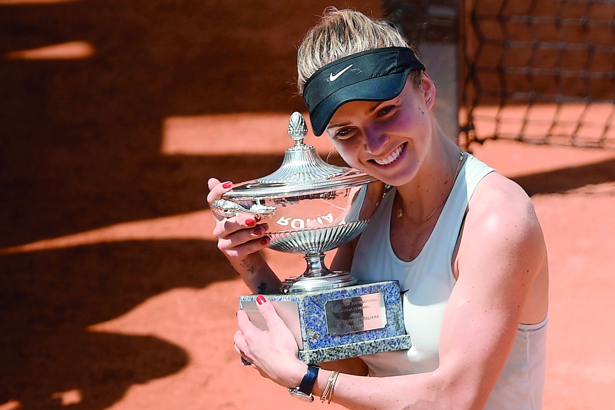 Ukraine's Elina Svitolina poses with the trophy after winning the women's final against Romania's Simona Halep at Rome's WTA Tennis Open tournament at the Foro Italico, on May 20, 2018 in Rome. AFP / Filippo Monteforte