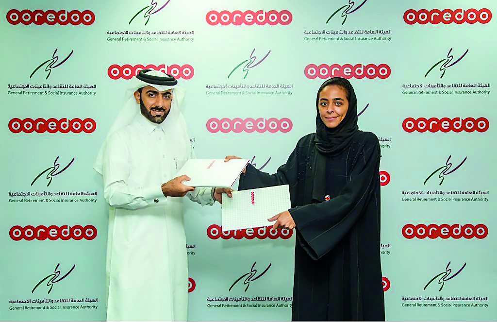 Manar Khalifa Al Muraikhi, Director of PR and Corporate Communications of Ooredoo; and Mohammed Al Malki, Director of Public Relations and Communication at the General Retirement and Social Insurance Authority, announcing the new offers for retired custom
