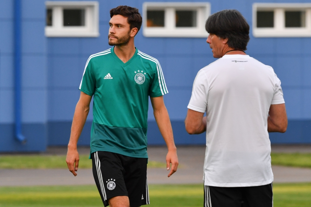 Germany's defender Jonas Hector (L) and Germany's coach Joachim Loew take part in a training session on June 26, 2018 in Kazan, during the Russia 2018 World Cup tournament. / AFP / SAEED KHAN