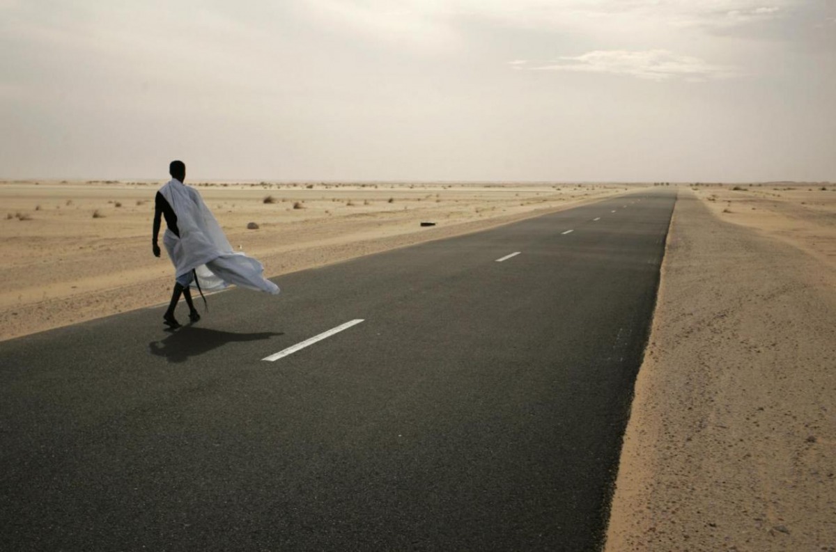 A man walks on the road where three Spanish aid workers were abducted from between Nouahibou and Nouakchott, Mauritania in a December 3, 2009 file photo. REUTERS/Rafael Marchante