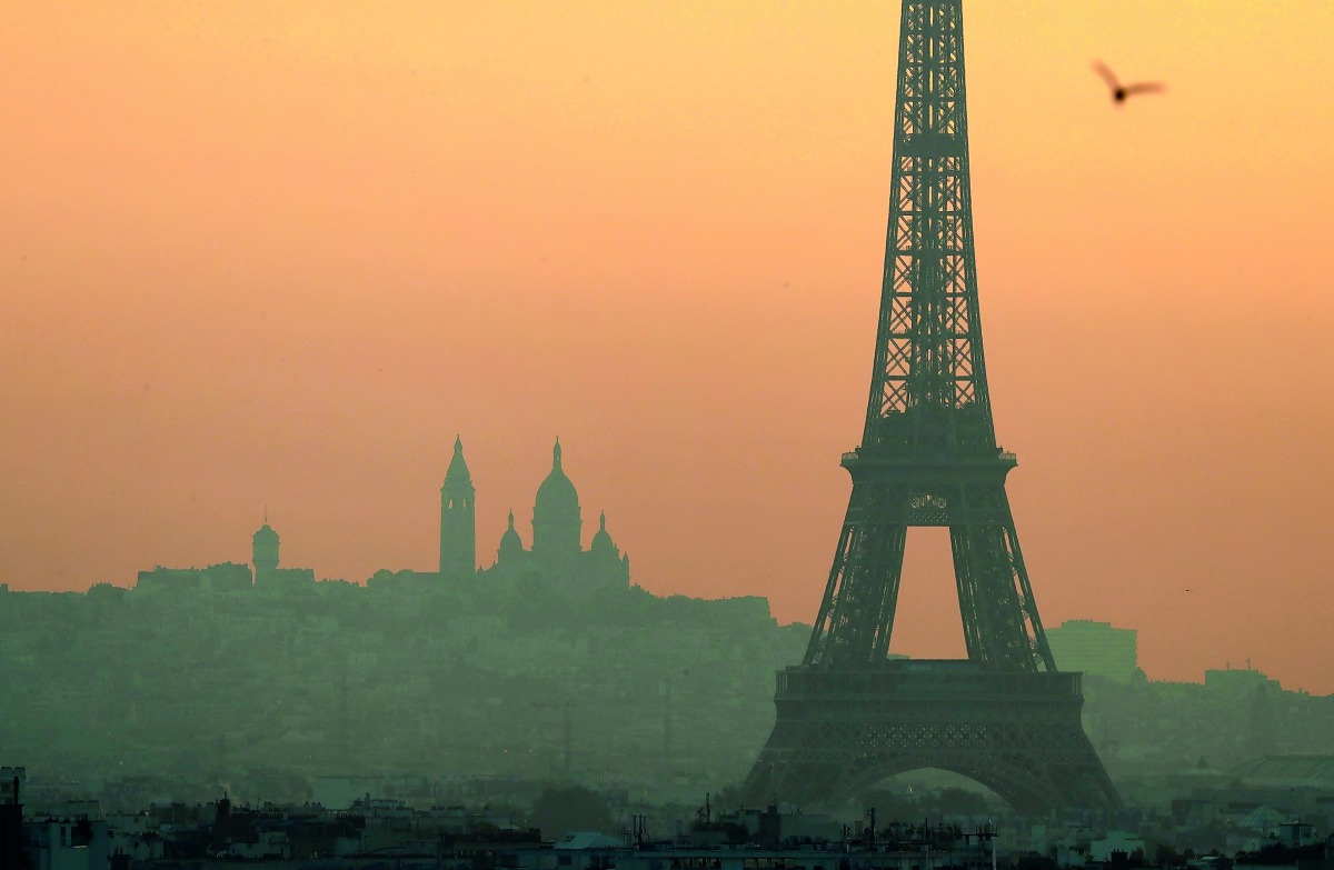 General view of Eiffel tower as haze pollution covered in Paris, France on July 27, 2018. (Mustafa Yalç?n - Anadolu Agency)