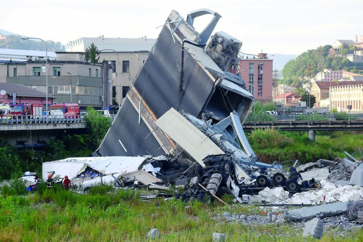 The collapsed Morandi Bridge is seen in the Italian port city of Genoa, Italy August 14, 2018. Reuters/Massimo Pinca 