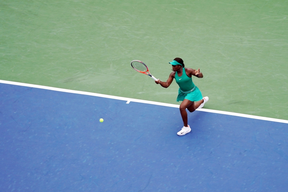 Sloane Stephens (USA) returns a shot against Tatjana Maria (GER) in the Western and Southern Tennis Open at Lindner Family Tennis Center. (Aaron Doster-USA TODAY Sports)
