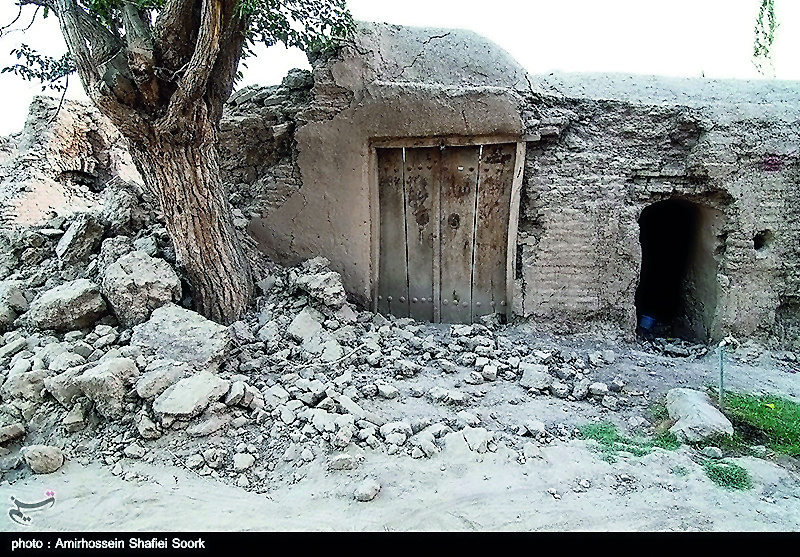 A damaged house is seen after earthquake struck near the Iranian city of Kermanshah, Iran August 26, 2018. Tasnim News Agency/via Reuters