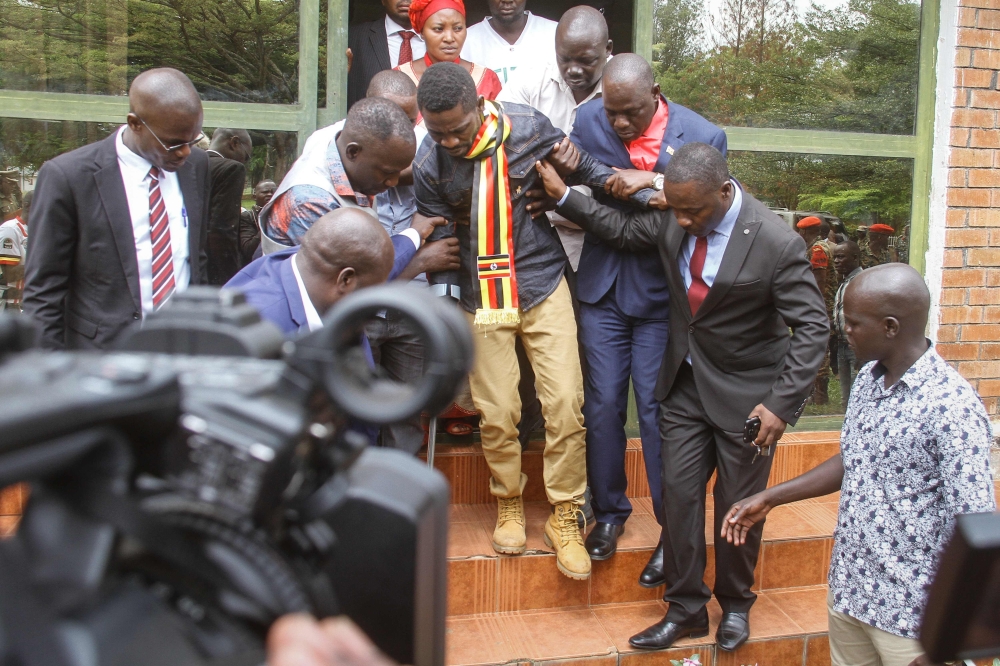Uganda's prominent opposition politician Robert Kyagulanyi known as Bobi Wine (C) walks ahead of appearing at the general court martial in Gulu, northern Uganda on August 23, 2018. (AFP)