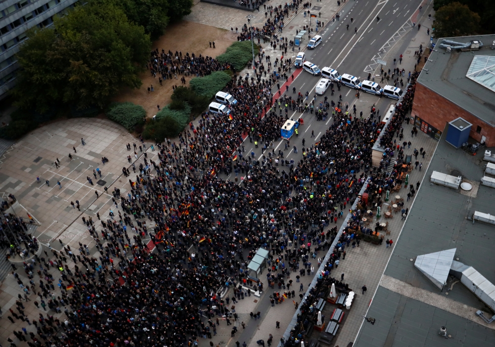 Police block the right-wing demonstration following the killing of a German man in Chemnitz, in Chemnitz, Germany September 1, 2018. REUTERS/Hannibal Hanschke