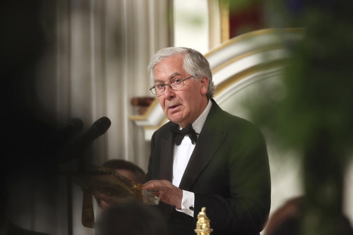File photo: Governor of the Bank of England Mervyn King addresses the audience of the 'Lord Mayor's Dinner to the Bankers and Merchants of the City of London' at the Mansion House in London June 19, 2013. Reuters/Oli Scarff/Pool 