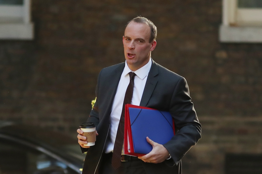 Britain's Secretary of State for Exiting the European Union (Brexit Minister) Dominic Raab arrives at 10 Downing Street in central London for a cabinet meeting to discuss 'no deal' Brexit preparations on September 13, 2018. / AFP / Daniel LEAL-OLIVAS